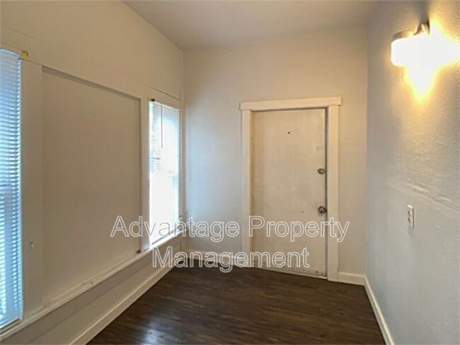 Building Photo - 240 NW 9th St