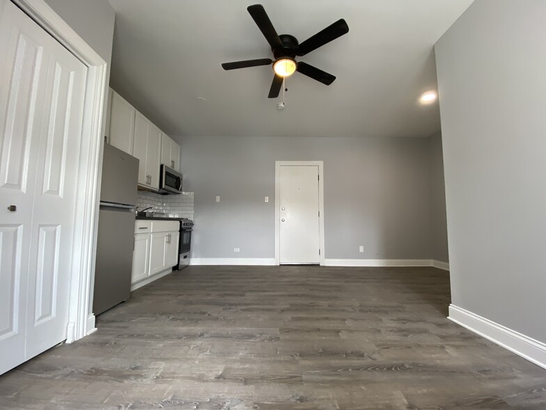 4756 Maplewood Studio 04 Tier - 4756 N Maplewood Ave