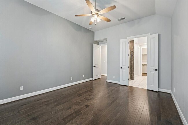 Building Photo - 197 Left Frk Dr