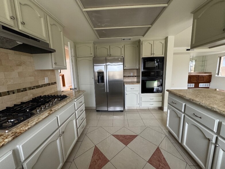 Building Photo - 4035 W 178th St