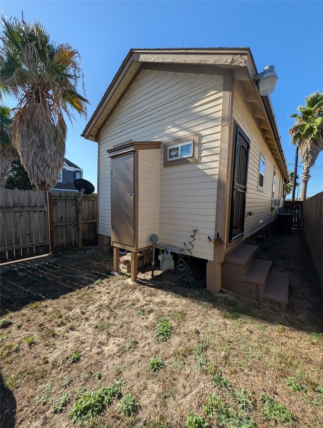 Building Photo - 1222 42nd St