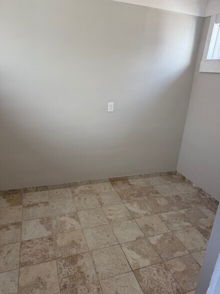 Building Photo - 22 Ridgeway Dr