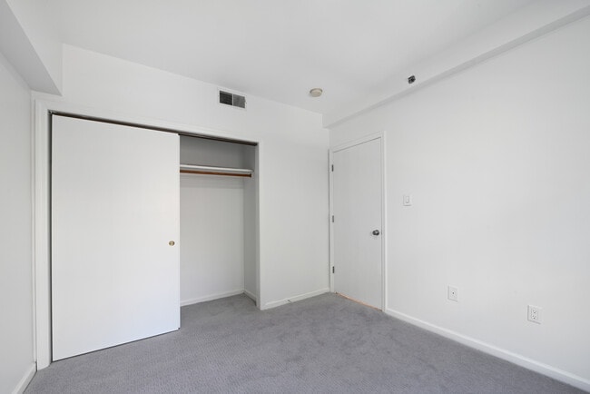 Building Photo - 84 Bloomfield St