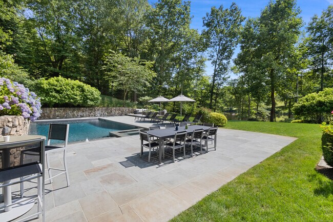 Building Photo - 37 Beaver Brk Rd