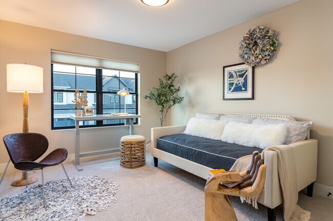 Building Photo - 2105 Aikman Dr