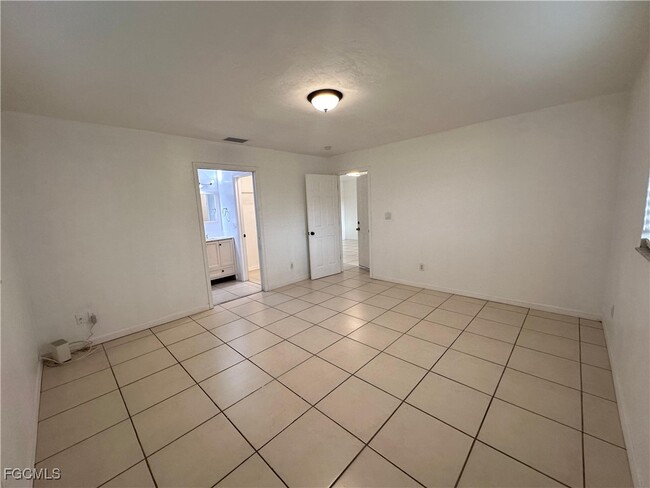 Building Photo - 4517 SW Santa Barbara Pl