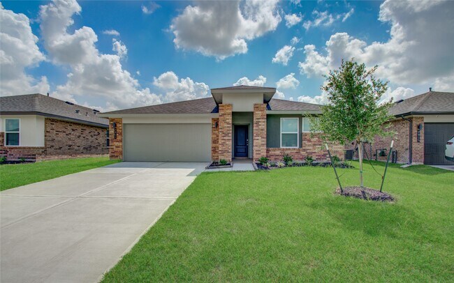 Building Photo - 7911 Murciana Dr