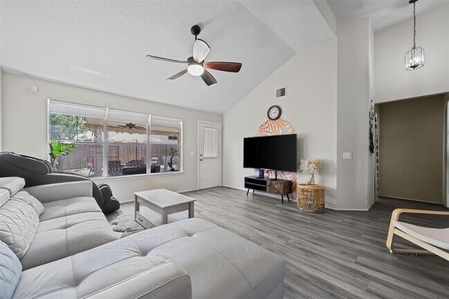 Building Photo - 5739 Baldwin Elm St