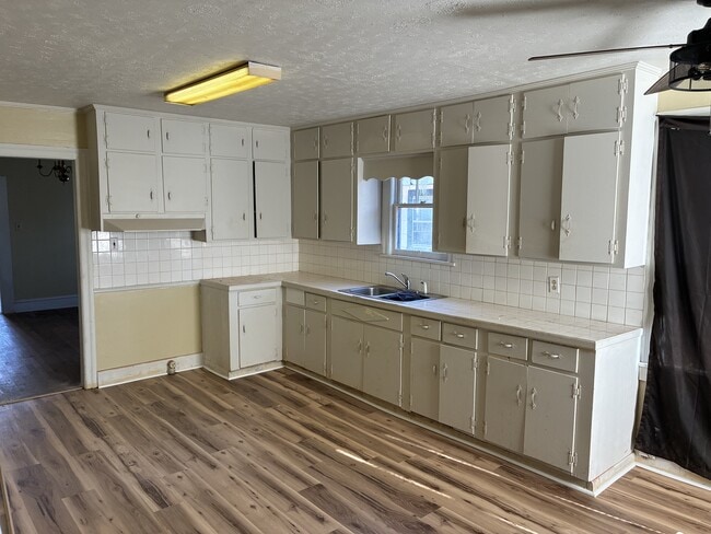 Building Photo - 201 Elmwood Ave