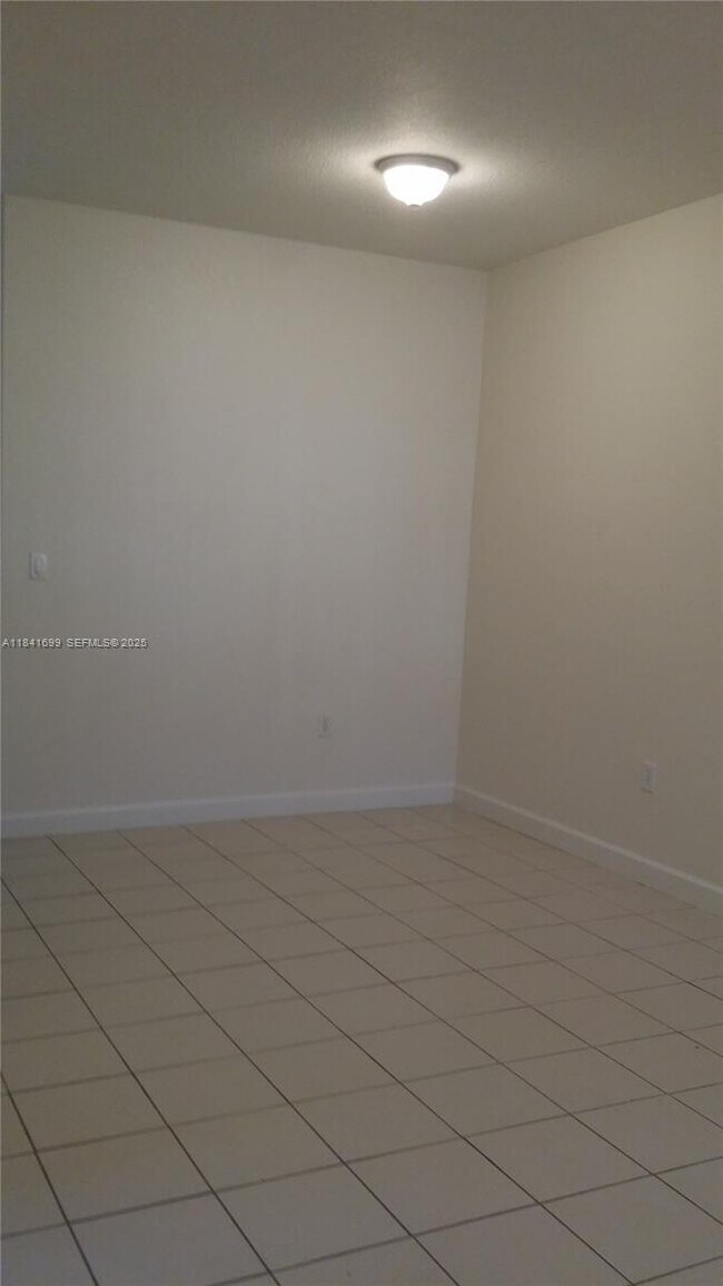 Building Photo - 1536 SE 26th St