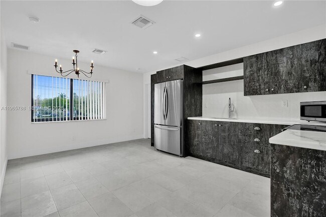 Building Photo - 5980 SW 40th Ave