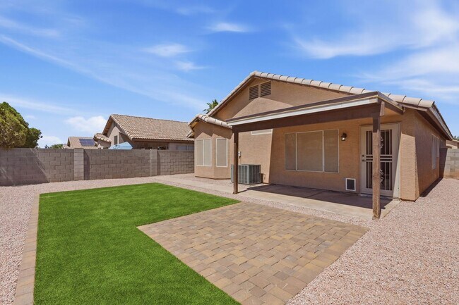 Building Photo - 3 Bedroom Home in Bridlewood!