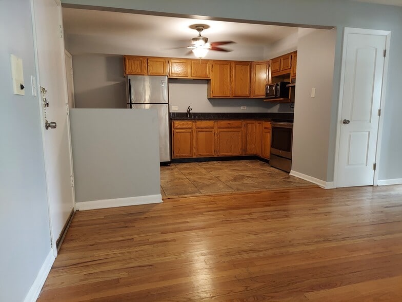 Building Photo - 320 Beach Ave