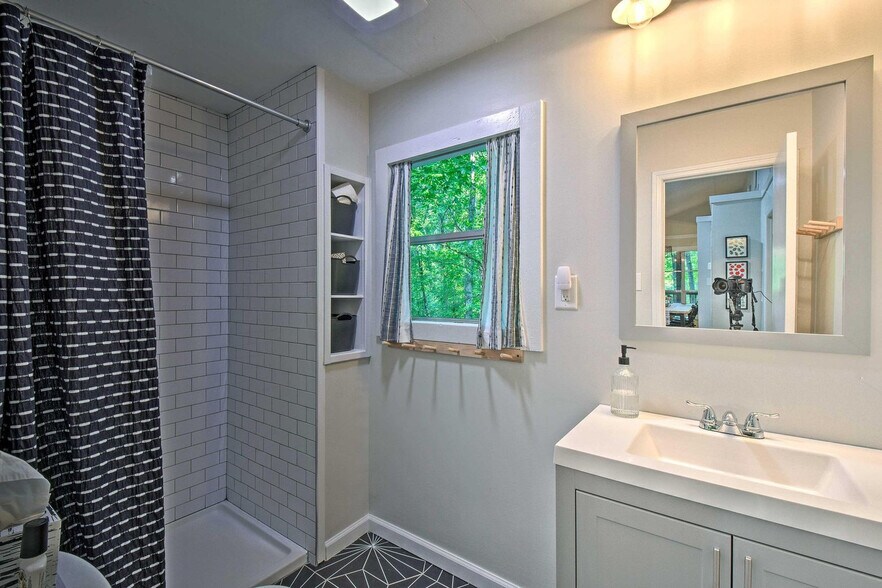 Building Photo - 334 Dogwood Ln