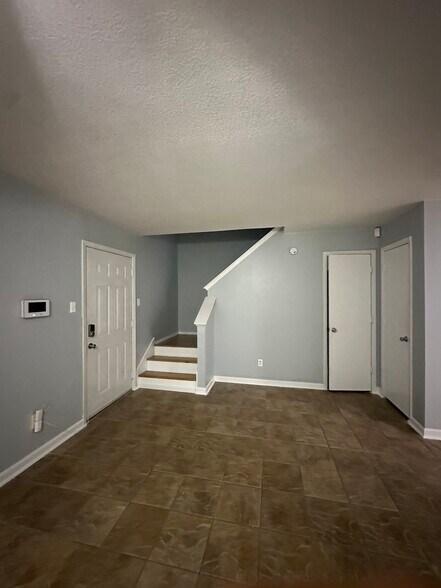 Building Photo - 6118 Elton Knolls St