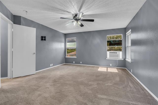 Building Photo - 901 Greenbend Dr