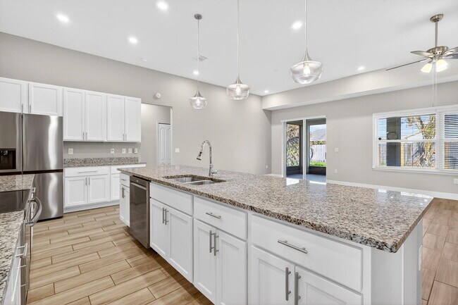 Building Photo - 4617 SW Keats St