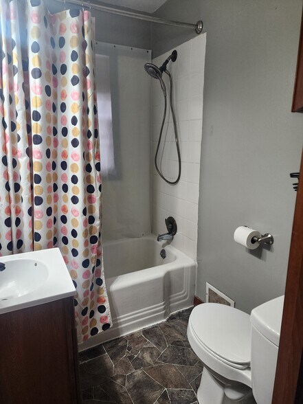 Building Photo - 333 Cleveland Ave E