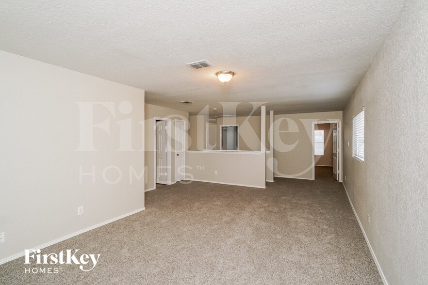 Building Photo - 112 Rustic Acres