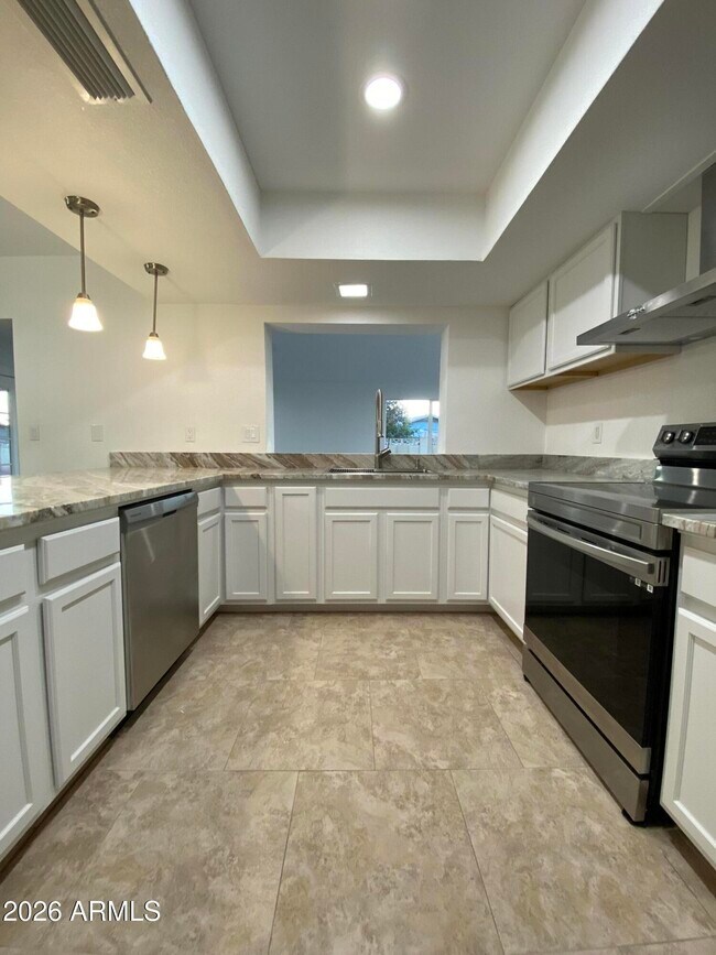 Building Photo - 2121 W Sequoia Dr