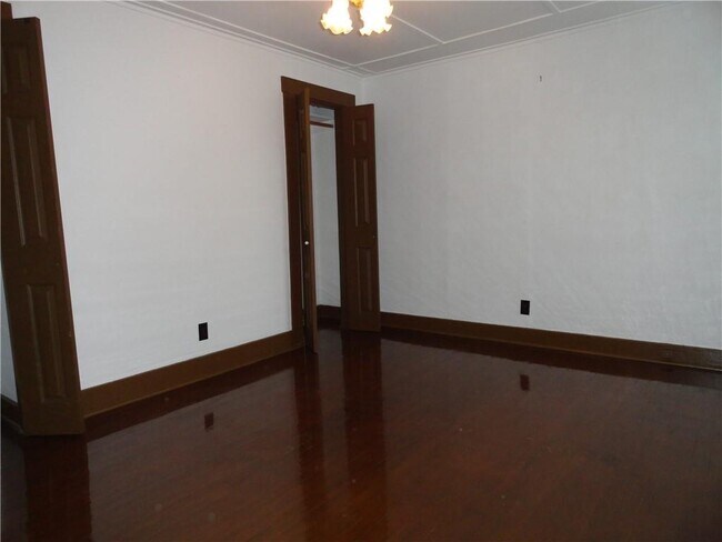 Building Photo - 47 Mill St