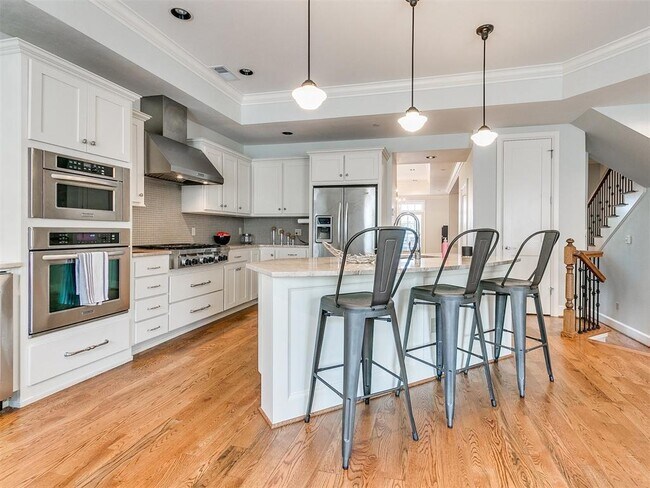 Building Photo - 414 NE 2nd St