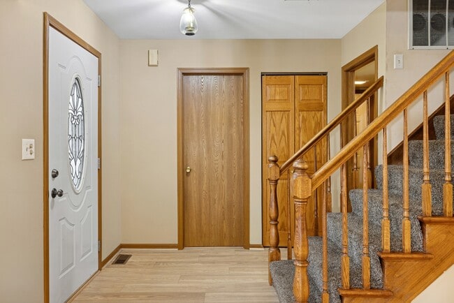 Building Photo - 145 Knightsbridge Dr