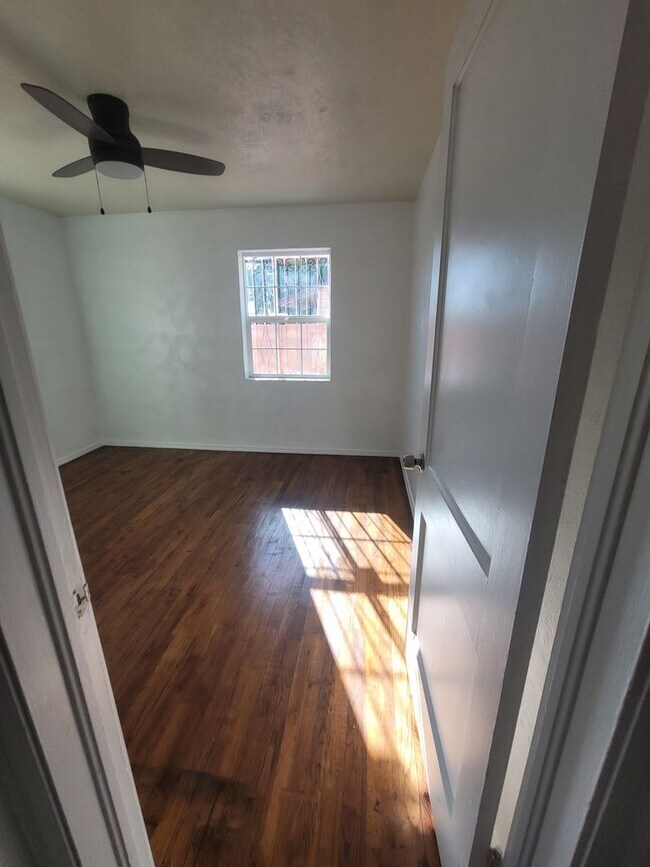 Building Photo - Ready to View!!