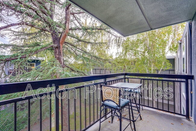 Building Photo - 181 Del Medio Ave