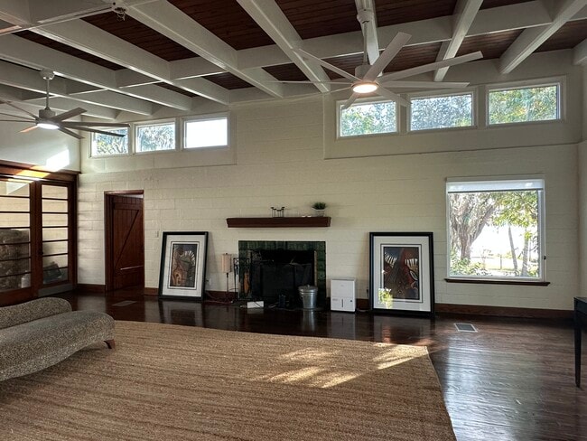 Building Photo - 693 Chestnut St