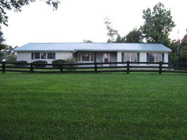 Building Photo - Private Farm House, Lots of Space, Country...