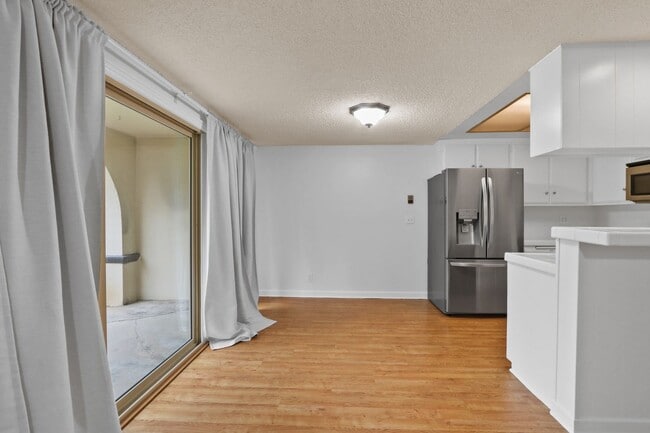 Building Photo - For Rent 3 Bed, 2.5 Bath Condo in Mesa Verde, Costa Mesa $4,195