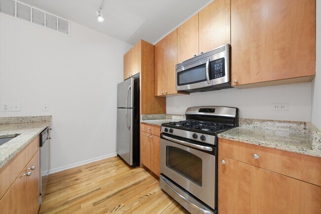 Building Photo - 318 E 25th St