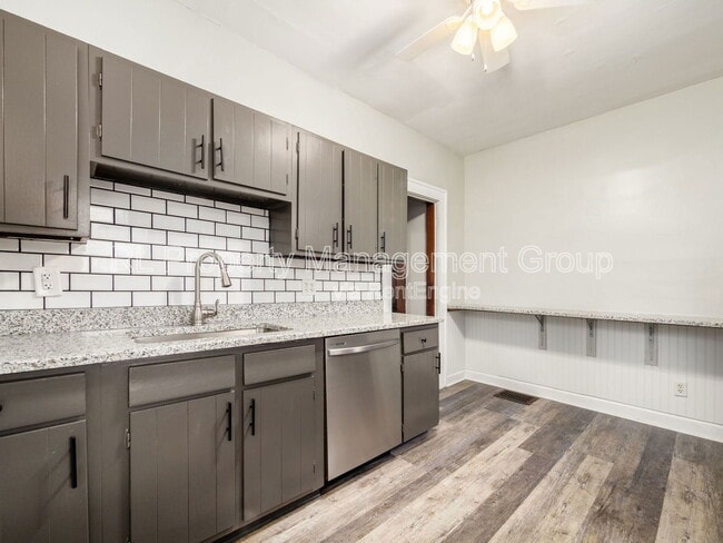 Building Photo - 219 Olentangy St