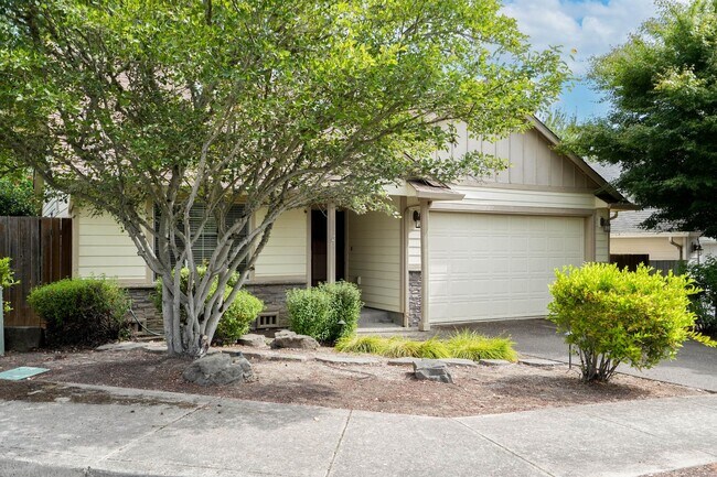 Building Photo - 4 bed + loft, 2.5 bath near Downtown Salem!