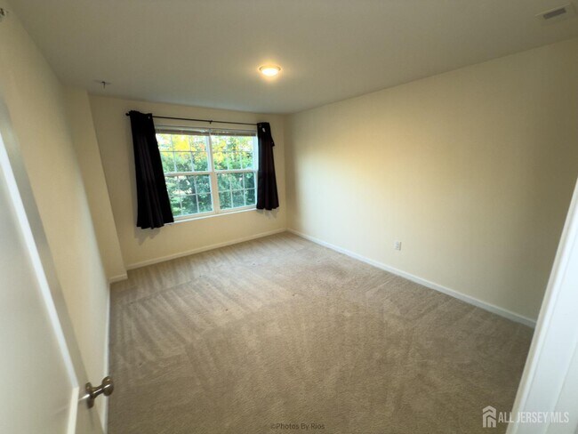 Building Photo - 246 Park Ln