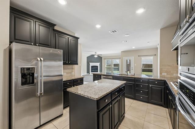 Building Photo - 945 Bluebird Way