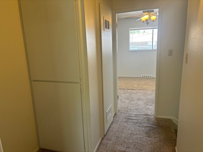 Building Photo - Updated 3bd/2.5ba Townhome in Lakewood