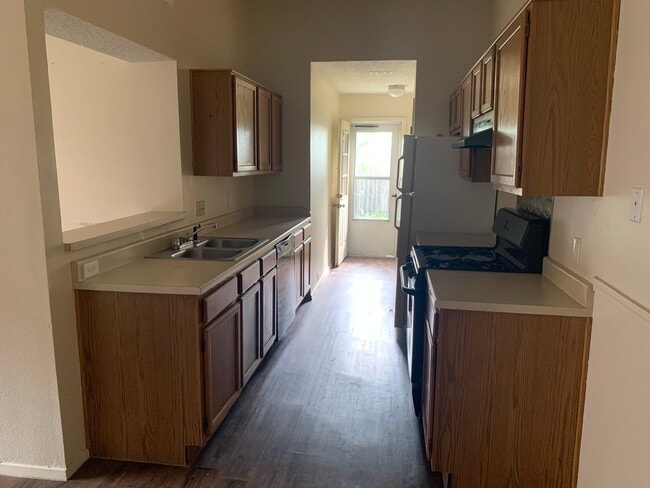 Kitchen - 1506 S Medina St