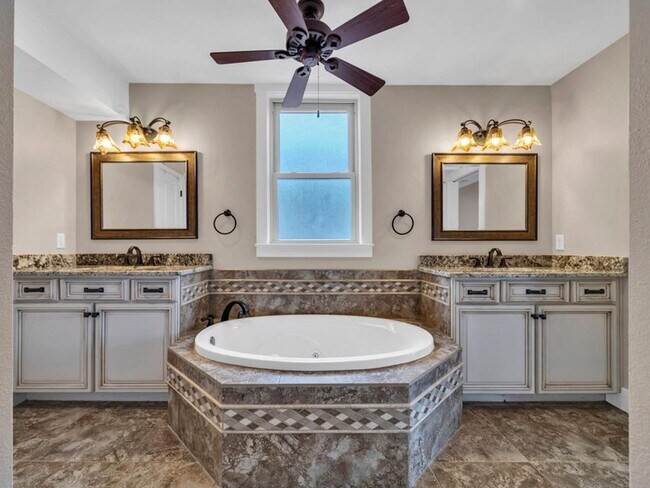 Building Photo - Waterfront Home in Niceville on the Bay wi...