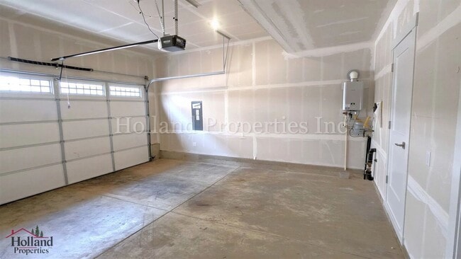 Building Photo - 13728 SW 166th Ave