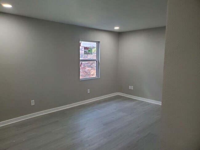 Building Photo - 3406 Doolittle Dr