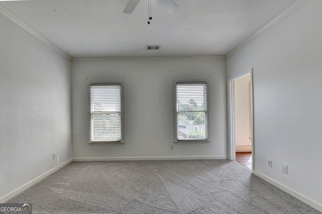 Building Photo - 8910 Pinehurst Cove