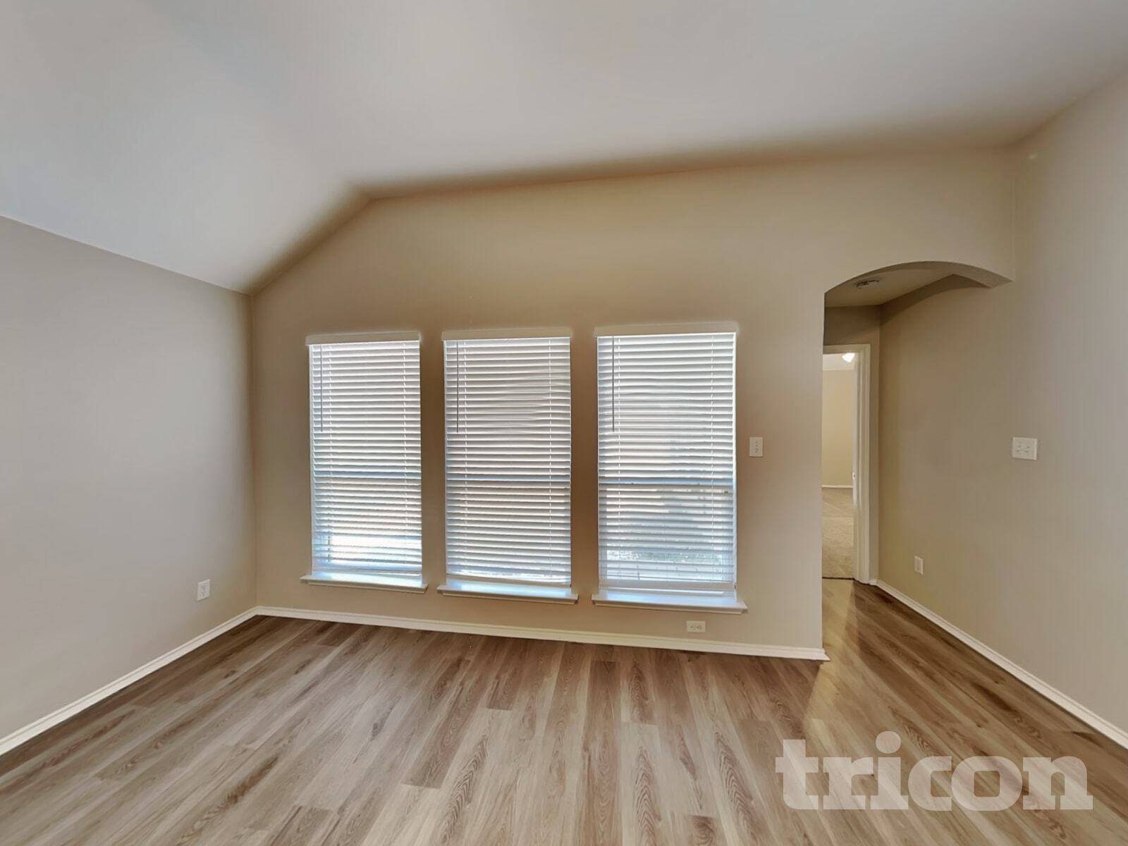 Building Photo - 1609 Hillside Dr