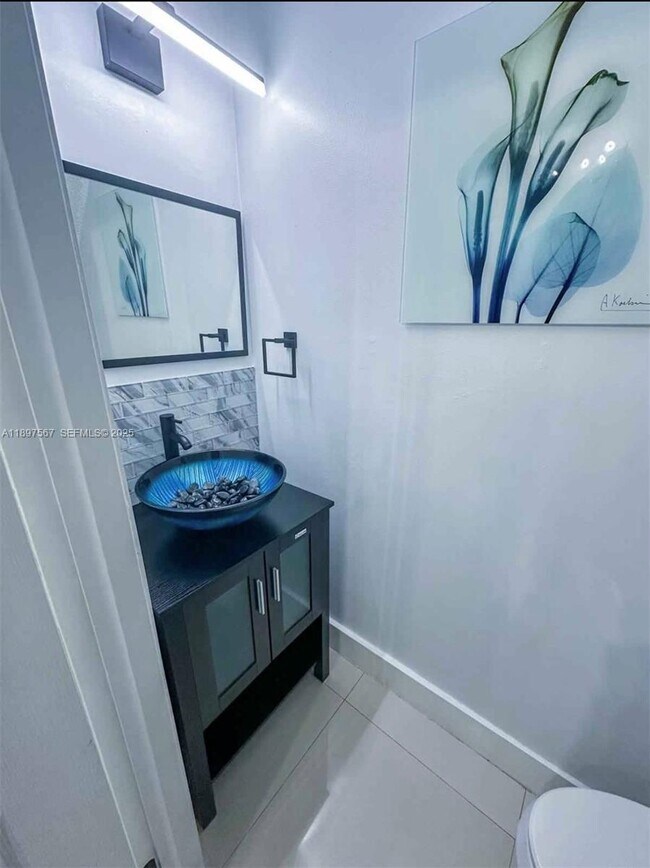 Building Photo - 2301 W 60th St