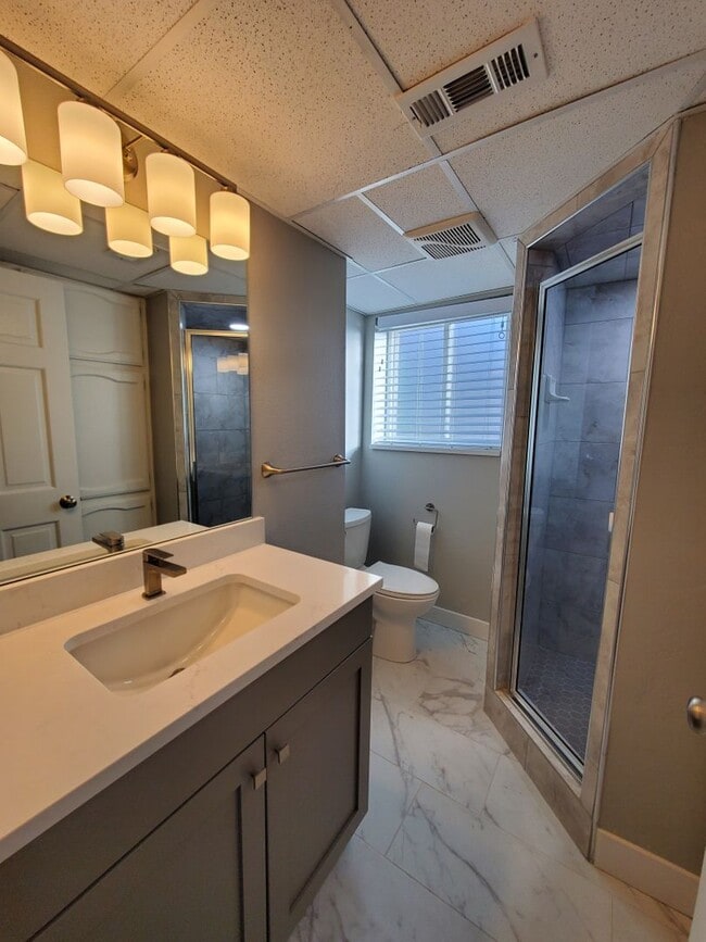 Building Photo - East Sandy single family home!  Luxury you CAN afford!