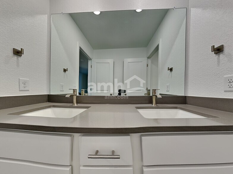 Building Photo - 8264 Joyce Cir