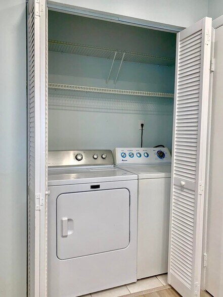 Building Photo - 815 W Boynton Beach Blvd