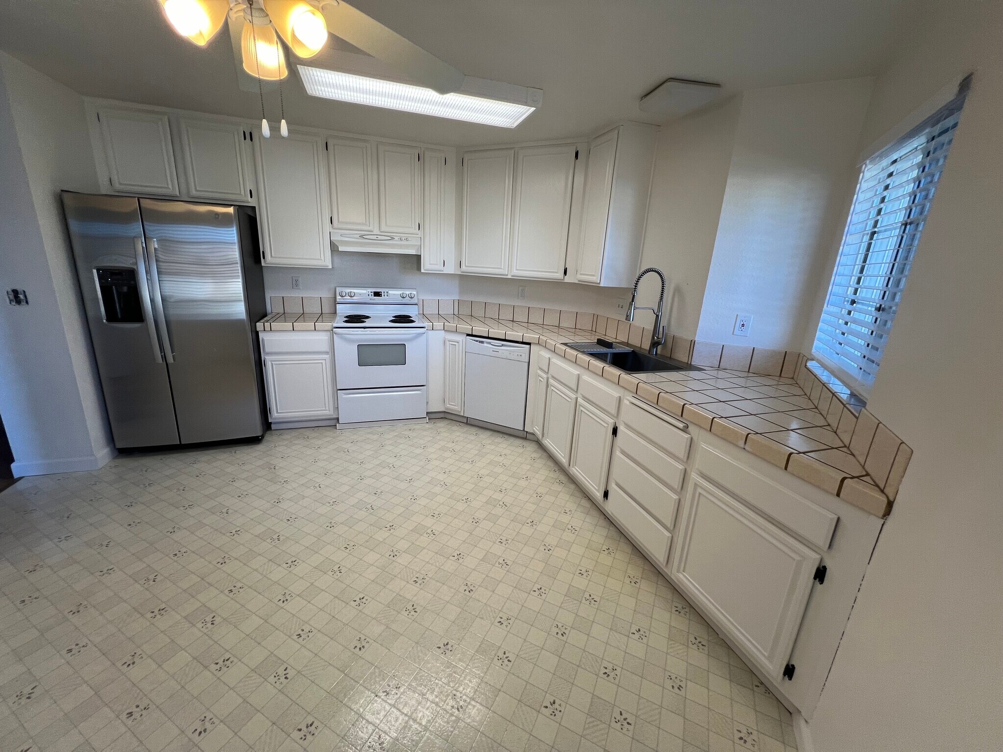 Building Photo - 945 Marietta Ct