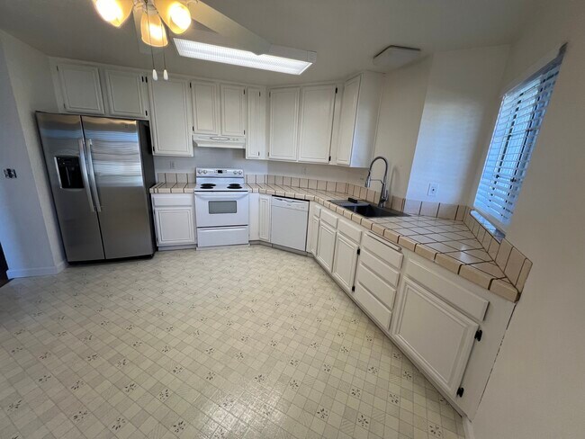 Building Photo - 945 Marietta Ct